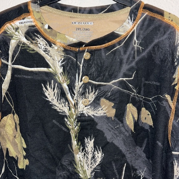 Realtree long sleeve Henley shirt size 2xl - Picture 2 of 4